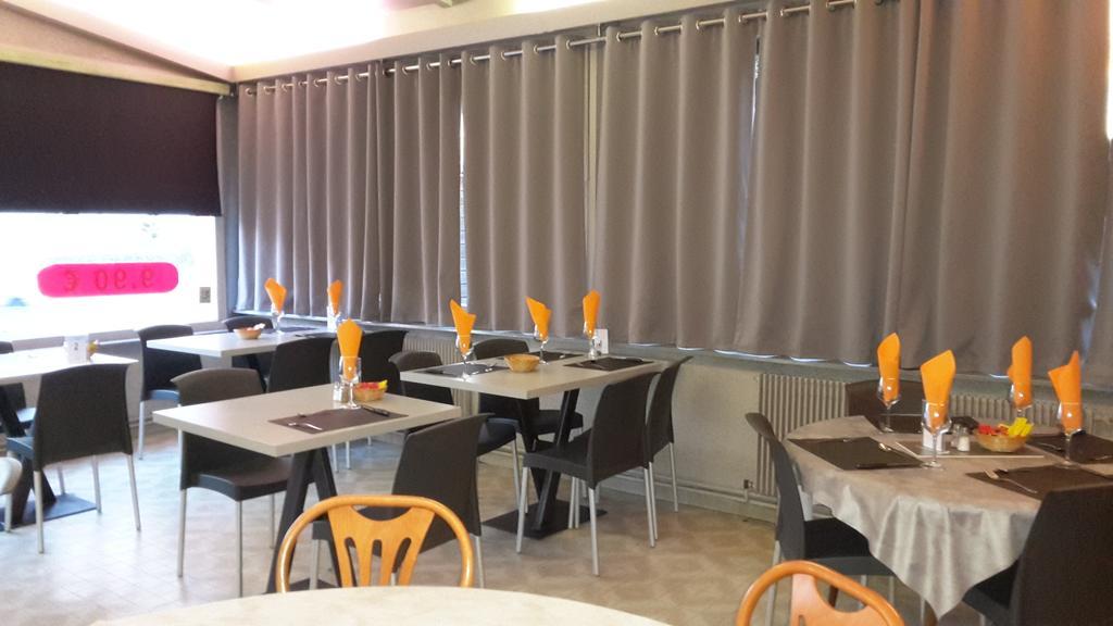 Pension Hotel Restaurant De La Place Voujeaucourt Bagian luar foto
